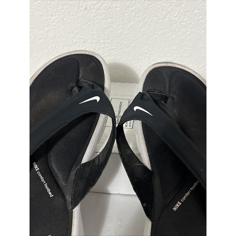 Nike Comfort Footbed Womens Size 9 Black White Thong Flip Flops Sandals Athletic - Picture 2 of 6